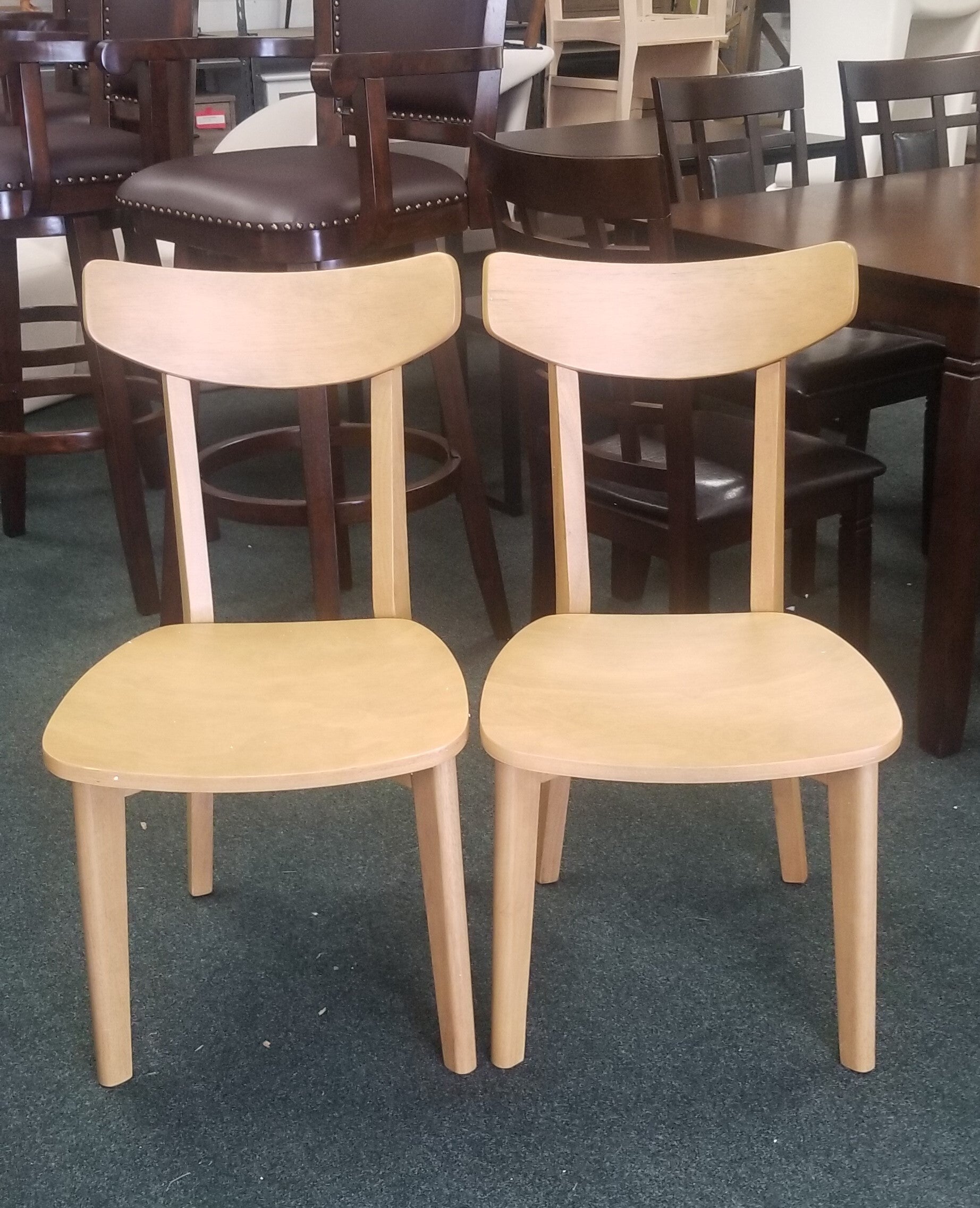 Why the Astrid Mid Century Dining Table Is Actually Worth the Hype